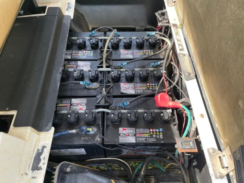 Použitý elektrovozík, pracovní elektrický vozík, EZGO, golfový vozík- bílý