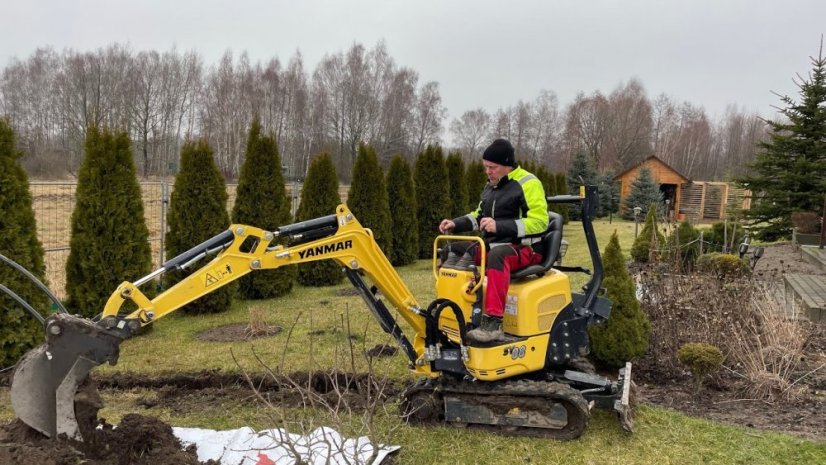 Minibagr YANMAR SV08